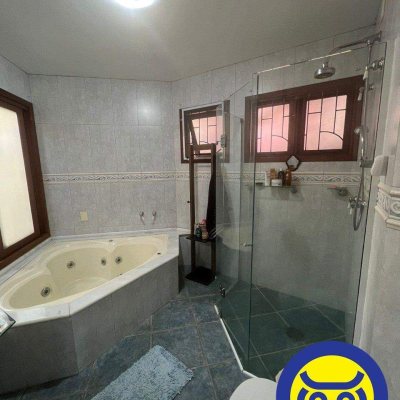 Casa Residencial com 205m², 3 quartos, 2 suítes, 2 garagens, no bairro Pantanal em Florianópolis