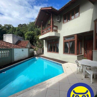 Casa Residencial com 205m², 3 quartos, 2 suítes, 2 garagens, no bairro Pantanal em Florianópolis