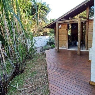 Casa Residencial com 360m², 3 quartos, 2 suítes, 2 garagens, no bairro Vargem Grande em Florianópolis