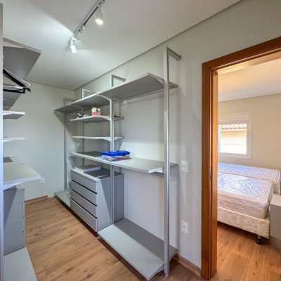 Casa Residencial com 242m², 4 quartos, 3 suítes, 4 garagens, no bairro Jurerê Internacional em Florianópolis