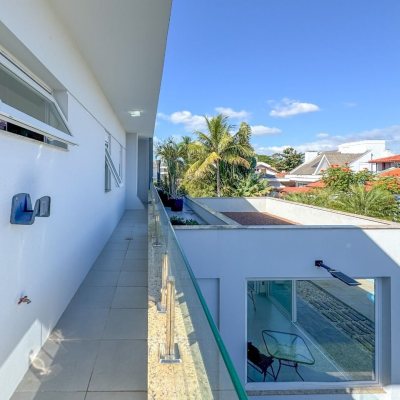 Casa Residencial com 242m², 4 quartos, 3 suítes, 4 garagens, no bairro Jurerê Internacional em Florianópolis