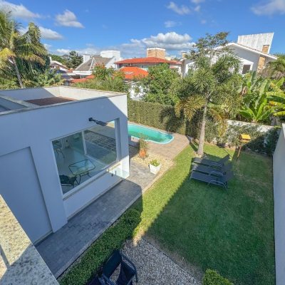 Casa Residencial com 242m², 4 quartos, 3 suítes, 4 garagens, no bairro Jurerê Internacional em Florianópolis