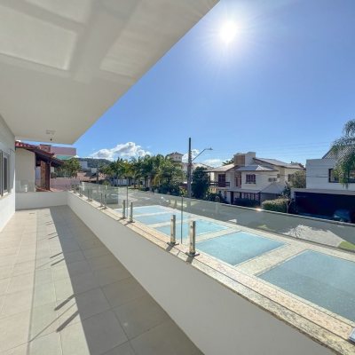Casa Residencial com 242m², 4 quartos, 3 suítes, 4 garagens, no bairro Jurerê Internacional em Florianópolis