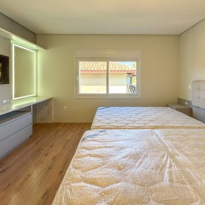 Casa Residencial com 242m², 4 quartos, 3 suítes, 4 garagens, no bairro Jurerê Internacional em Florianópolis