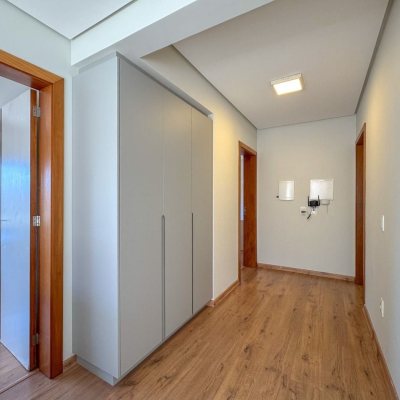 Casa Residencial com 242m², 4 quartos, 3 suítes, 4 garagens, no bairro Jurerê Internacional em Florianópolis