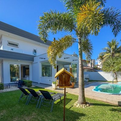 Casa Residencial com 242m², 4 quartos, 3 suítes, 4 garagens, no bairro Jurerê Internacional em Florianópolis