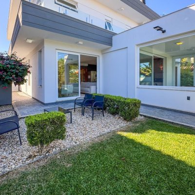 Casa Residencial com 242m², 4 quartos, 3 suítes, 4 garagens, no bairro Jurerê Internacional em Florianópolis