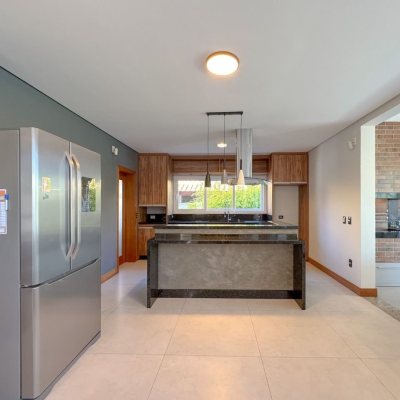 Casa Residencial com 242m², 4 quartos, 3 suítes, 4 garagens, no bairro Jurerê Internacional em Florianópolis