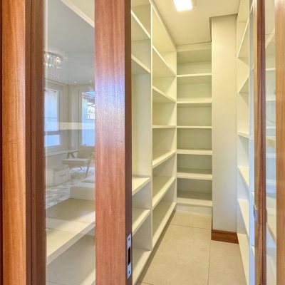 Casa Residencial com 242m², 4 quartos, 3 suítes, 4 garagens, no bairro Jurerê Internacional em Florianópolis