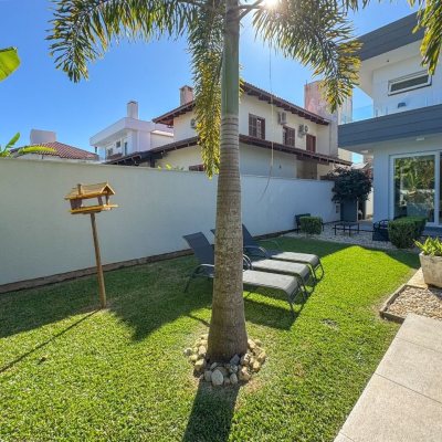 Casa Residencial com 242m², 4 quartos, 3 suítes, 4 garagens, no bairro Jurerê Internacional em Florianópolis