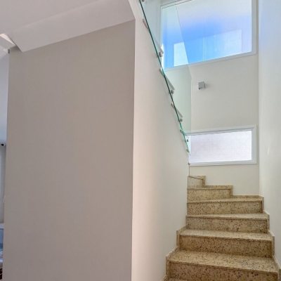 Casa Residencial com 242m², 4 quartos, 3 suítes, 4 garagens, no bairro Jurerê Internacional em Florianópolis