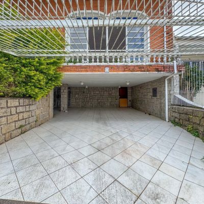 Casa Residencial com 340m², 4 quartos, 4 suítes, 4 garagens, no bairro Trindade em Florianópolis