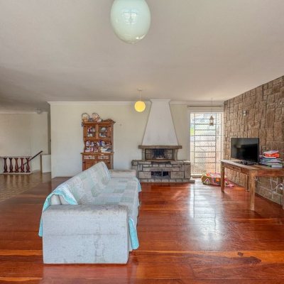 Casa Residencial com 340m², 4 quartos, 4 suítes, 4 garagens, no bairro Trindade em Florianópolis