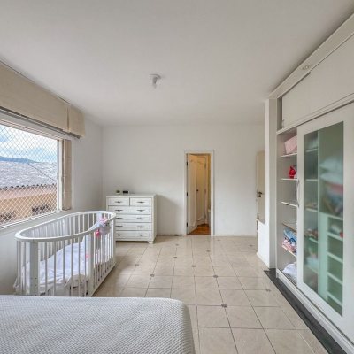 Casa Residencial com 340m², 4 quartos, 4 suítes, 4 garagens, no bairro Trindade em Florianópolis