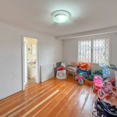 Casa Residencial com 340m², 4 quartos, 4 suítes, 4 garagens, no bairro Trindade em Florianópolis