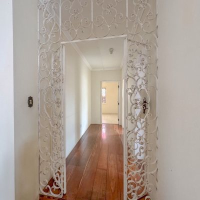 Casa Residencial com 340m², 4 quartos, 4 suítes, 4 garagens, no bairro Trindade em Florianópolis