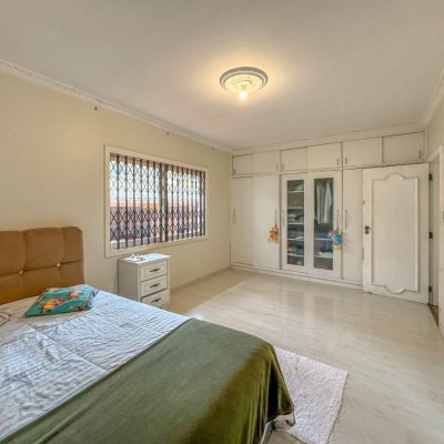 Casa Residencial com 340m², 4 quartos, 4 suítes, 4 garagens, no bairro Trindade em Florianópolis