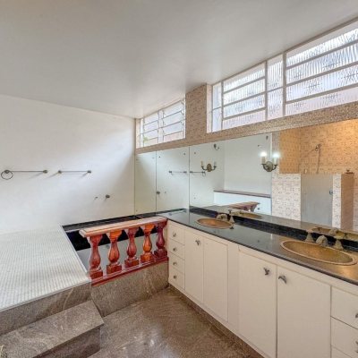 Casa Residencial com 340m², 4 quartos, 4 suítes, 4 garagens, no bairro Trindade em Florianópolis