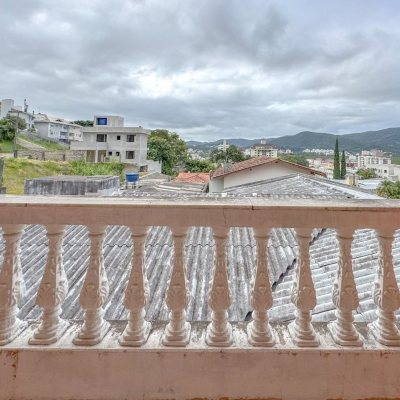 Casa Residencial com 340m², 4 quartos, 4 suítes, 4 garagens, no bairro Trindade em Florianópolis