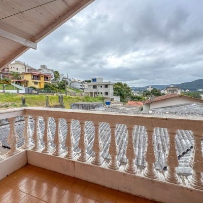 Casa Residencial com 340m², 4 quartos, 4 suítes, 4 garagens, no bairro Trindade em Florianópolis