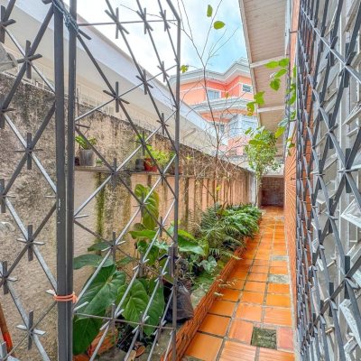 Casa Residencial com 340m², 4 quartos, 4 suítes, 4 garagens, no bairro Trindade em Florianópolis