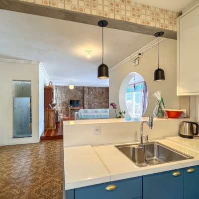 Casa Residencial com 340m², 4 quartos, 4 suítes, 4 garagens, no bairro Trindade em Florianópolis