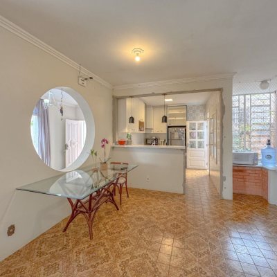 Casa Residencial com 340m², 4 quartos, 4 suítes, 4 garagens, no bairro Trindade em Florianópolis