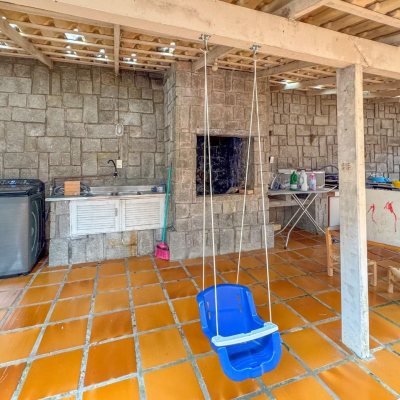 Casa Residencial com 340m², 4 quartos, 4 suítes, 4 garagens, no bairro Trindade em Florianópolis