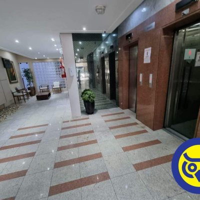 Sala com 30m², 2 garagens, no bairro Centro em Florianópolis