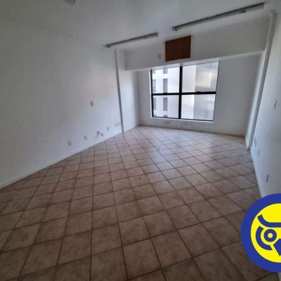 Sala com 30m², 2 garagens, no bairro Centro em Florianópolis