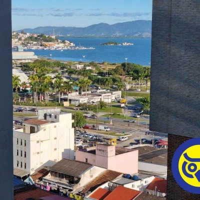 Sala com 30m², 2 garagens, no bairro Centro em Florianópolis