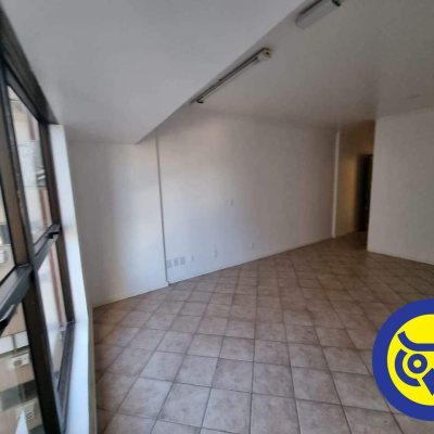 Sala com 30m², 2 garagens, no bairro Centro em Florianópolis