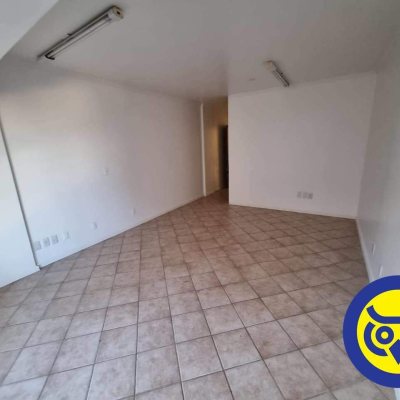 Sala com 30m², 2 garagens, no bairro Centro em Florianópolis