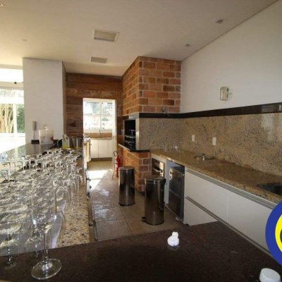 Apartamentos com 156m², 3 quartos, 3 suítes, 2 garagens, no bairro João Paulo em Florianópolis