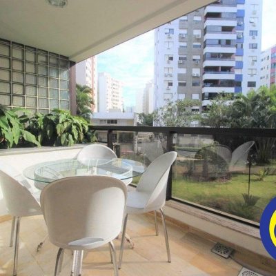 Apartamentos com 236m², 3 quartos, 2 suítes, 2 garagens, no bairro Agronômica em Florianópolis