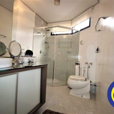 Apartamentos com 236m², 3 quartos, 2 suítes, 2 garagens, no bairro Agronômica em Florianópolis