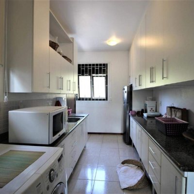 Casa Residencial com 370m², 4 quartos, 3 suítes, 2 garagens, no bairro Centro em Florianópolis