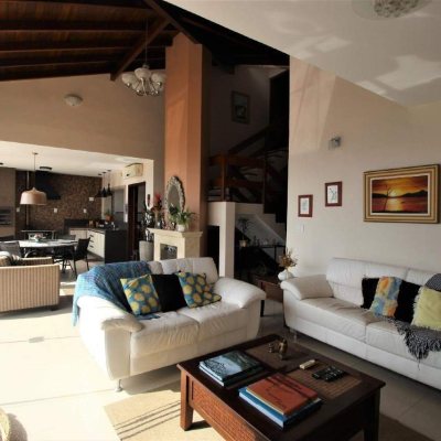 Casa Residencial com 370m², 4 quartos, 3 suítes, 2 garagens, no bairro Centro em Florianópolis