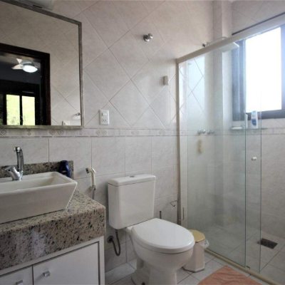 Casa Residencial com 370m², 4 quartos, 3 suítes, 2 garagens, no bairro Centro em Florianópolis