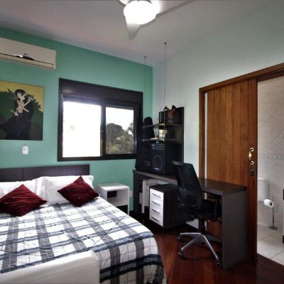 Casa Residencial com 370m², 4 quartos, 3 suítes, 2 garagens, no bairro Centro em Florianópolis