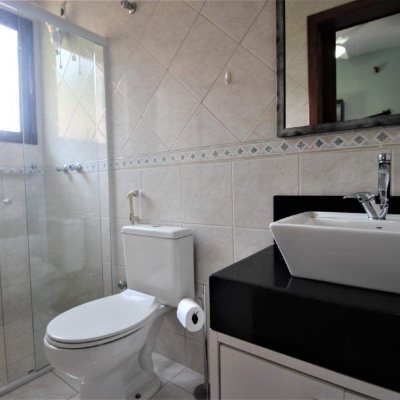 Casa Residencial com 370m², 4 quartos, 3 suítes, 2 garagens, no bairro Centro em Florianópolis