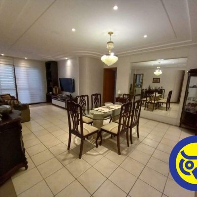 Apartamentos com 143m², 4 quartos, 1 suíte, 3 garagens, no bairro Centro em Florianópolis