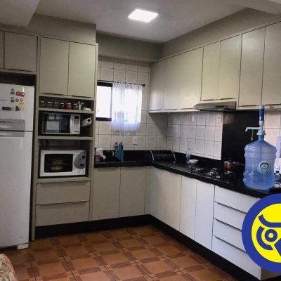 Casa Residencial com 191m², 4 quartos, 1 suíte, 2 garagens, no bairro Centro em Florianópolis