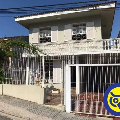 Casa Residencial com 191m², 4 quartos, 1 suíte, 2 garagens, no bairro Centro em Florianópolis