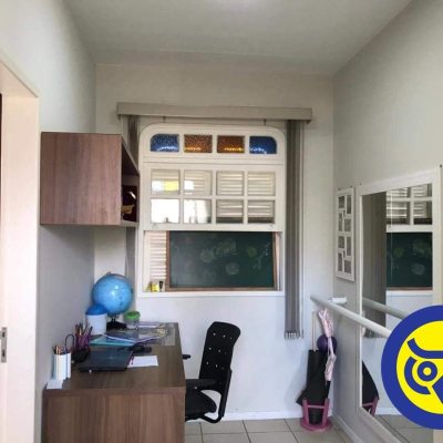 Casa Residencial com 191m², 4 quartos, 1 suíte, 2 garagens, no bairro Centro em Florianópolis