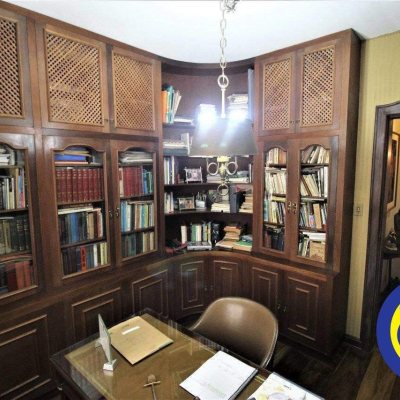 Casa Residencial com 536m², 4 quartos, 1 suíte, 4 garagens, no bairro Centro em Florianópolis