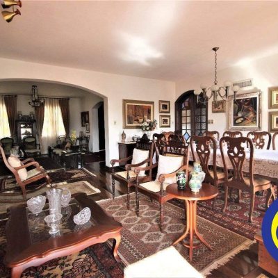 Casa Residencial com 536m², 4 quartos, 1 suíte, 4 garagens, no bairro Centro em Florianópolis