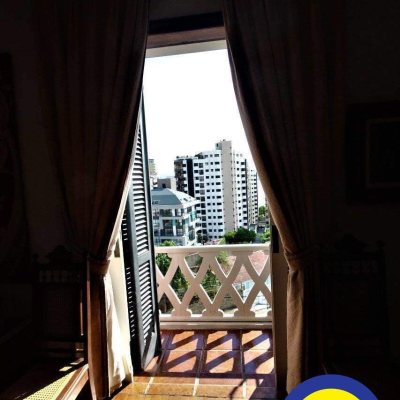 Casa Residencial com 536m², 4 quartos, 1 suíte, 4 garagens, no bairro Centro em Florianópolis