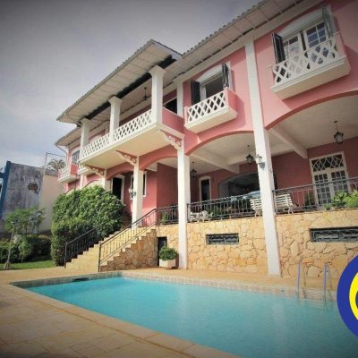 Casa Residencial com 536m², 4 quartos, 1 suíte, 4 garagens, no bairro Centro em Florianópolis