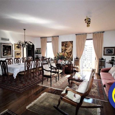 Casa Residencial com 536m², 4 quartos, 1 suíte, 4 garagens, no bairro Centro em Florianópolis